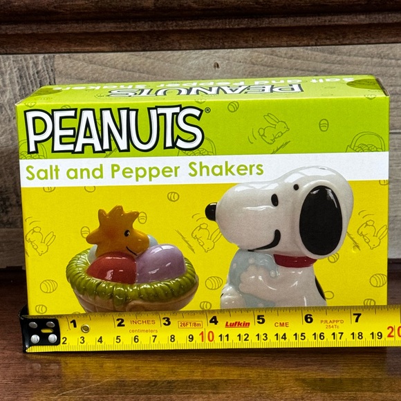 Peanuts - Snoopy & Woodstock Ceramic Salt Pepper Shaker Set -Easter Vers… - Picture 4 of 4